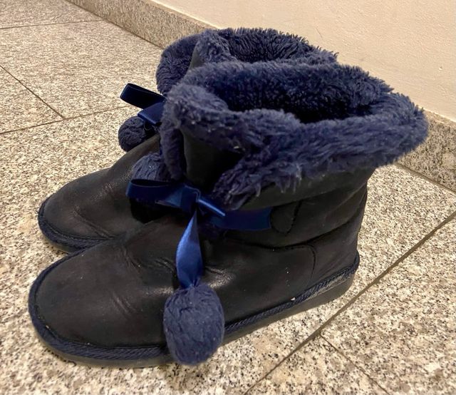 Botas de niña con pelo de color azul marino