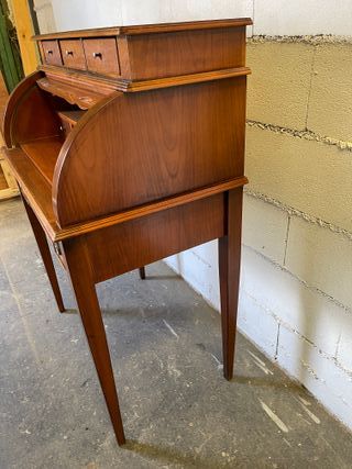 ✅escritorio madera maciza en perfecto estado