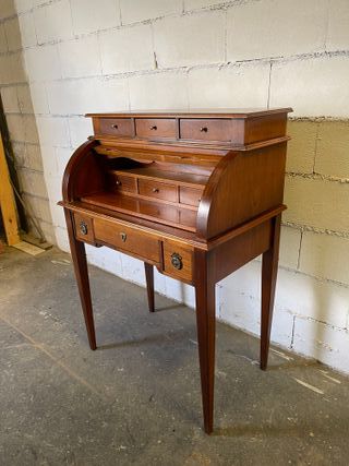 ✅escritorio madera maciza en perfecto estado