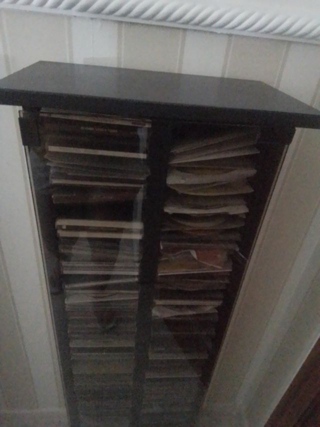 Mueble para CD de madera