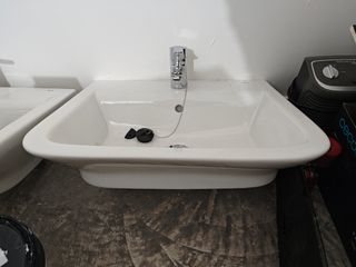 Lavabo y grifo ROCA 