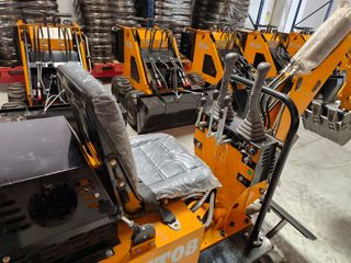 Mini excavadora retro la + pequeña 700kg