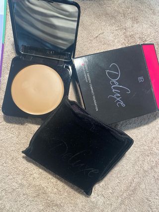 Maquillaje facial compacto perfect smooth Deluxe