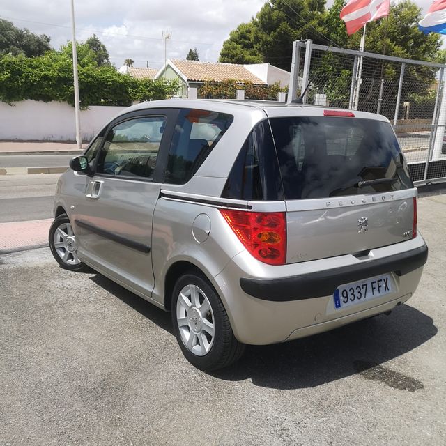 Peugeot 1007 1.4VTI Gasolina AUTOMÁTICO