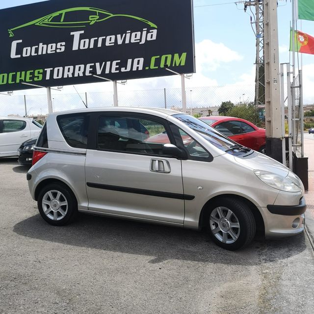 Peugeot 1007 1.4VTI Gasolina AUTOMÁTICO