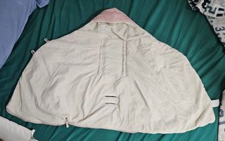 Saco arrullo con capucha