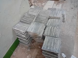 Suelo hidraulico antiguo gris.