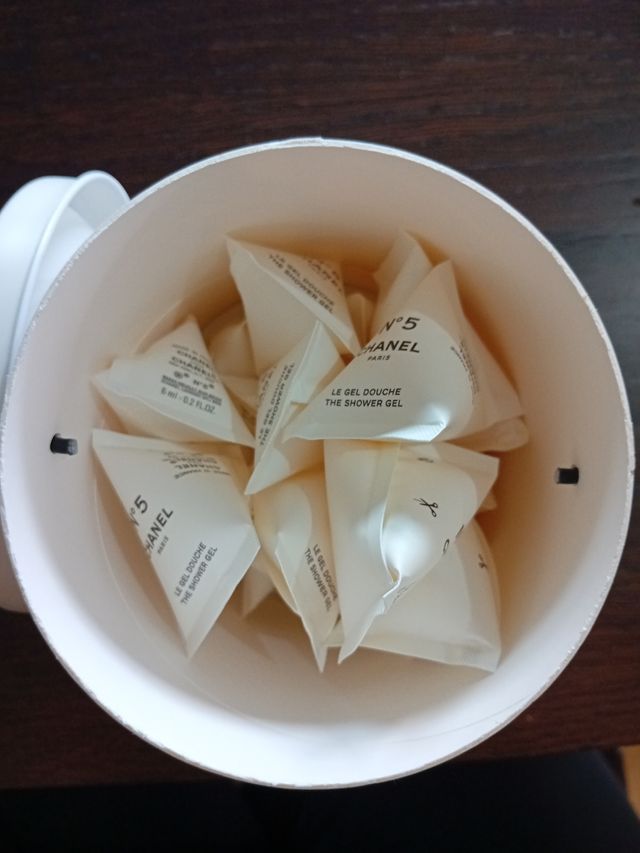 N°5 bote metálico le gel douche