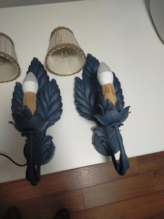 Apliques de pared metálicos con tulipa