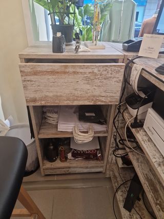 Mostrador con expositor de cristal