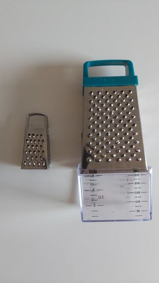 Nuovo. Grattugie per formaggio