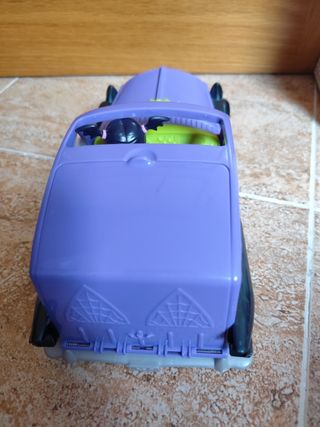 Coche de juguete vampirina