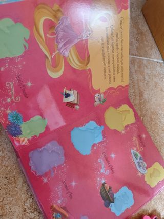 Princesas. Historias animadas: Incluye un libro y figuritas con ventosa