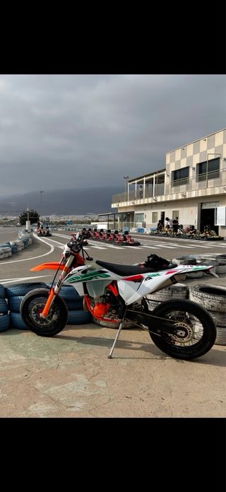 Ktm 450 six days 2021 - 3100 km  algo negociable