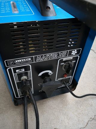 SOLDADORA ELÉCTRICA AWELCO MASTER 215