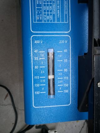 SOLDADORA ELÉCTRICA AWELCO MASTER 215