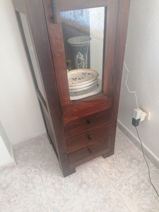 Mueble vitrina madera