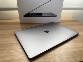 Apple MacBook Pro Retina 15" Touch Bar (A1707)