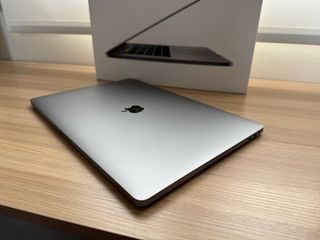Apple MacBook Pro Retina 15" Touch Bar (A1707)