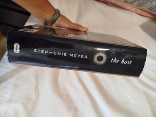 La huésped (The host) Stephenie Meyer
