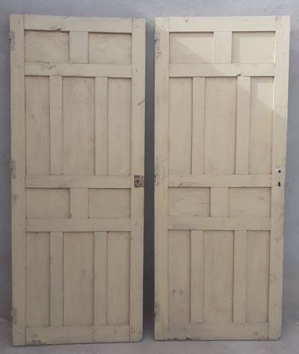 Preciosas puertas, antiguas, madera de pino maciza