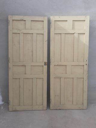 Preciosas puertas, antiguas, madera de pino maciza