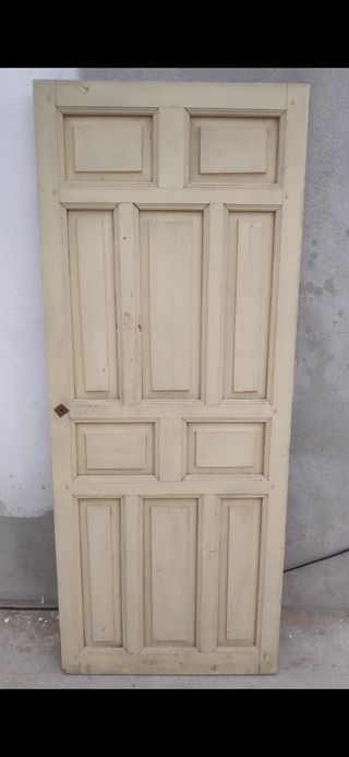 Preciosas puertas, antiguas, madera de pino maciza