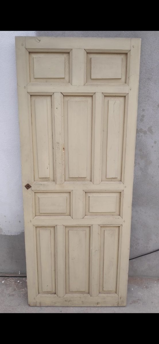 Preciosas puertas, antiguas, madera de pino maciza