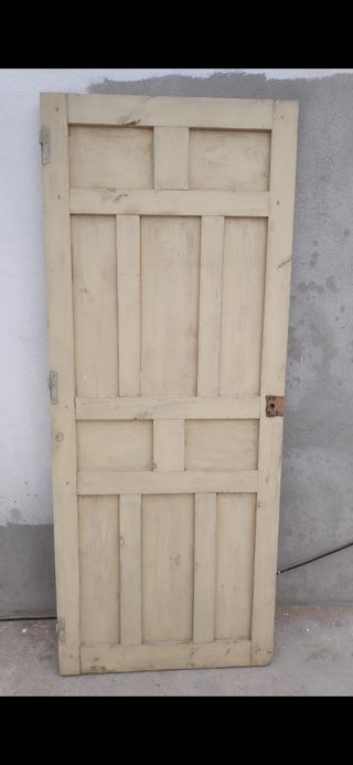 Preciosas puertas, antiguas, madera de pino maciza