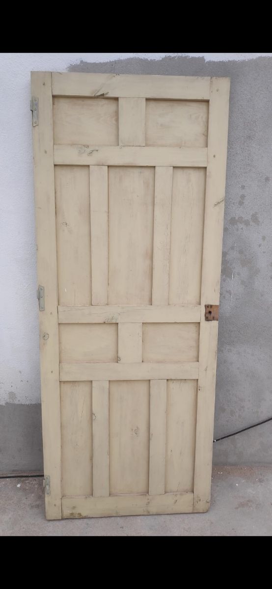 Preciosas puertas, antiguas, madera de pino maciza