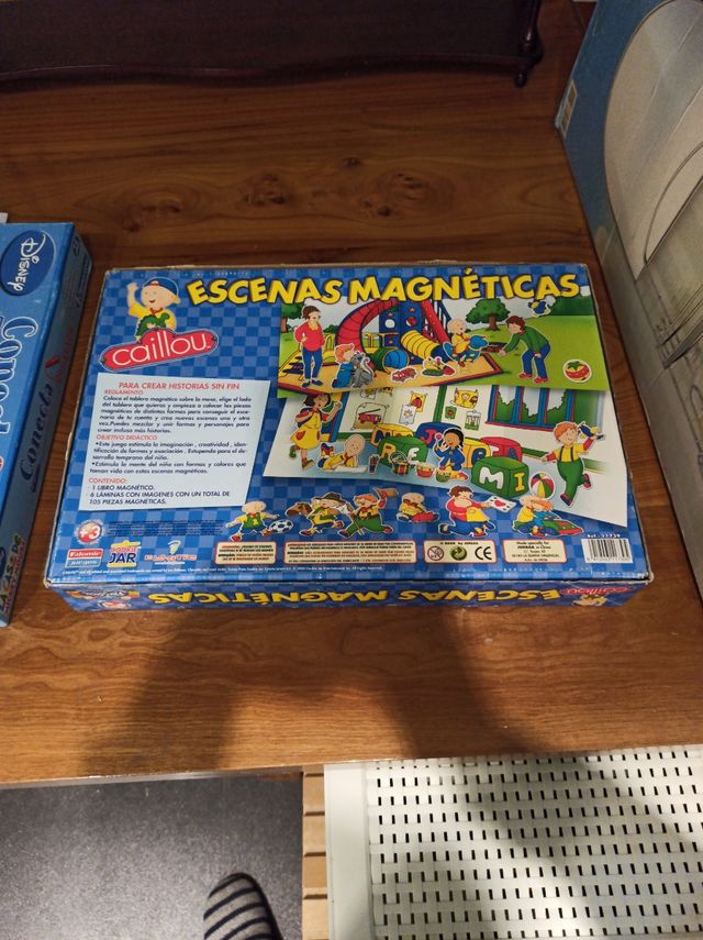 Juego escenas magnéticas Caillou