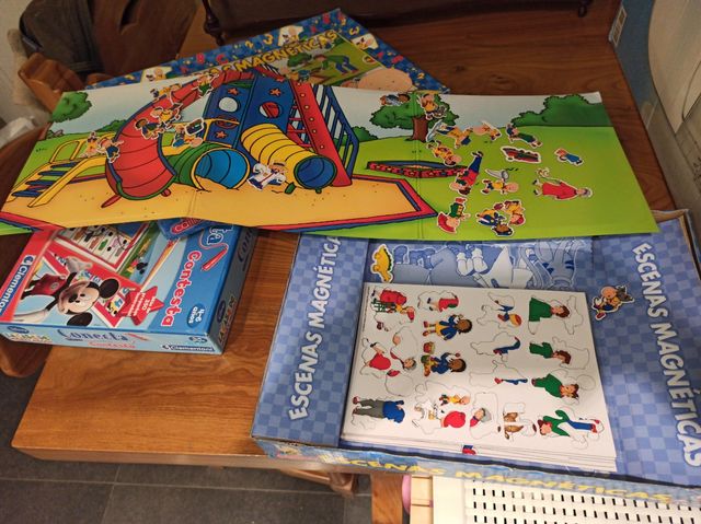 Juego escenas magnéticas Caillou