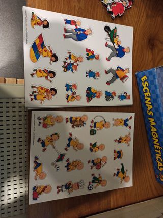 Juego escenas magnéticas Caillou