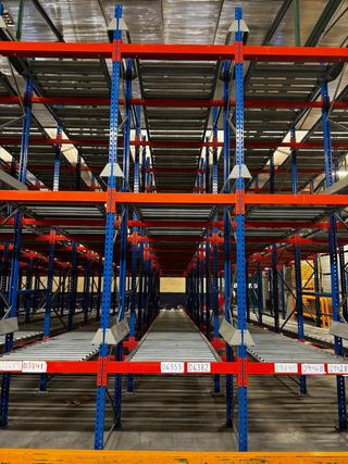 Estanterías industriales semi-nuevas