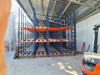 Estanterías industriales semi-nuevas