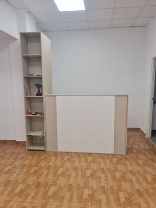 Mobiliario para tienda de ropa.