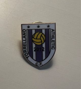 Pin o insignia fútbol TORRELLANO ATHLETIC