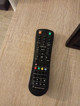 Televisión 24 pulgadas con brazo extensible