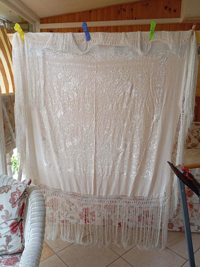 Mantón de manila blanco de seda natural nuevo