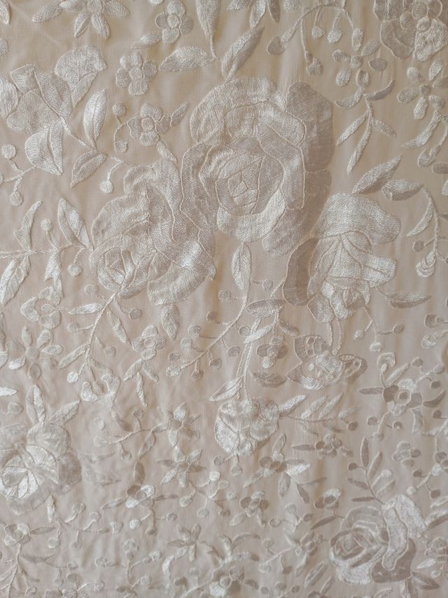 Mantón de manila blanco de seda natural nuevo