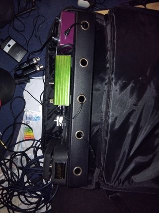 Pedalera con pedales de guitarra