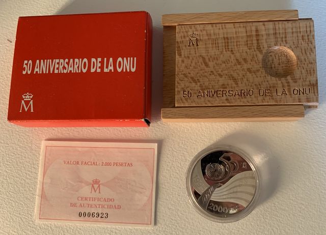 MONEDA 50 ANIVERSARIO DE LA ONU. 2000 PTS. PLATA