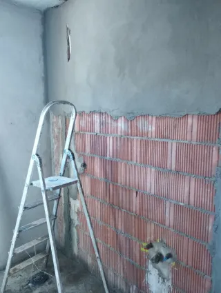 Busco trabajo peon, albañil, limpieza, hormigón,