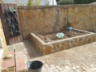 Busco trabajo peon, albañil, limpieza, hormigón,