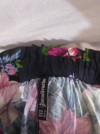 Pantalón corto con cinturón  Stradivarius