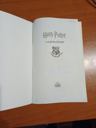 Harry Potter y la piedra filosofal (Harry Potter 1) (Latin Spanish Edition)