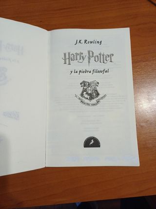 Harry Potter y la piedra filosofal (Harry Potter 1) (Latin Spanish Edition)