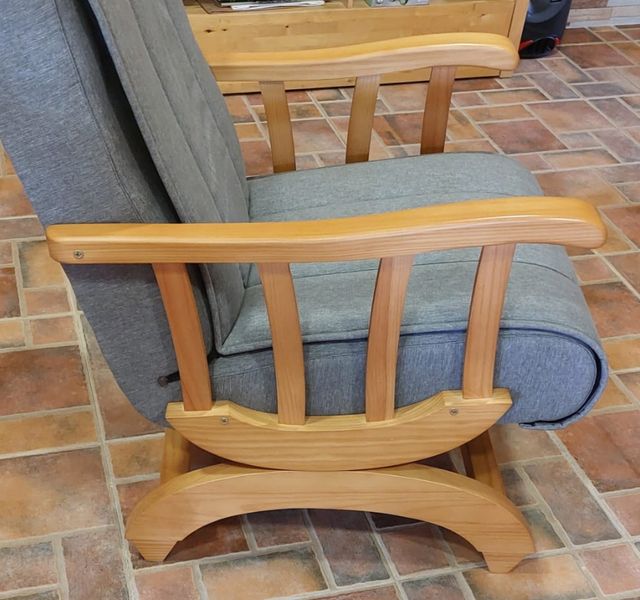 Sillón balancín de madera ( 2 sillones))