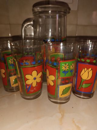 Jarra y vasos