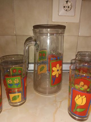 Jarra y vasos